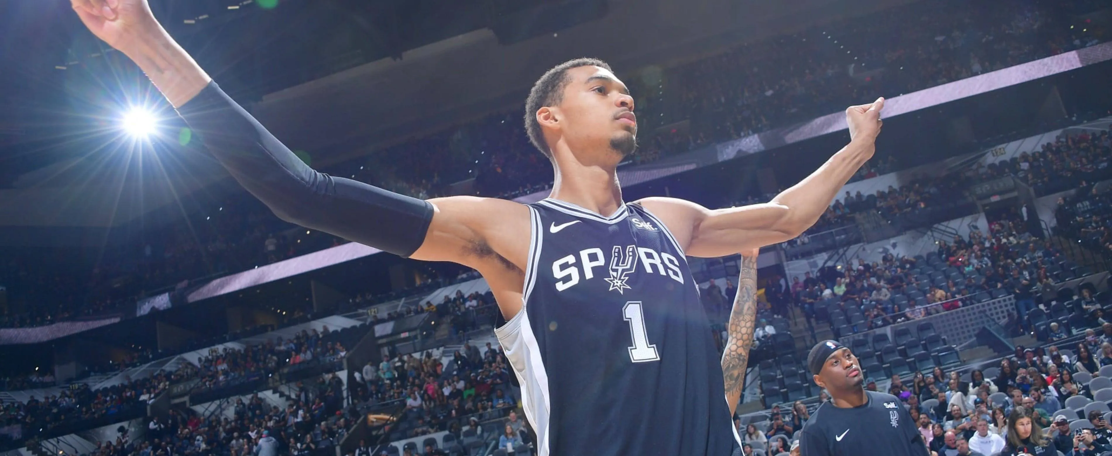 wanbo-包含转折点圣安东尼奥马刺回应争议，全明星赛转会期攻防权衡，引发热议，身体对抗强度拉满的词条-wanbo